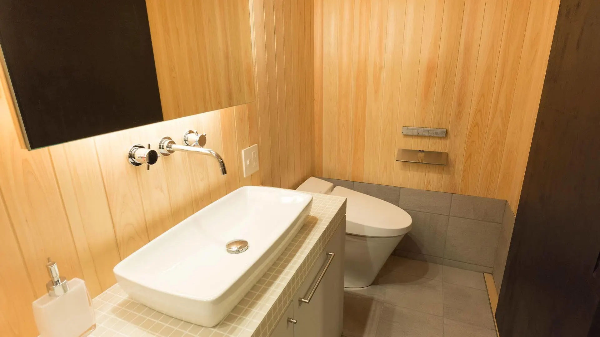 'Kakishibu-An' Machiya Holiday House Inn
