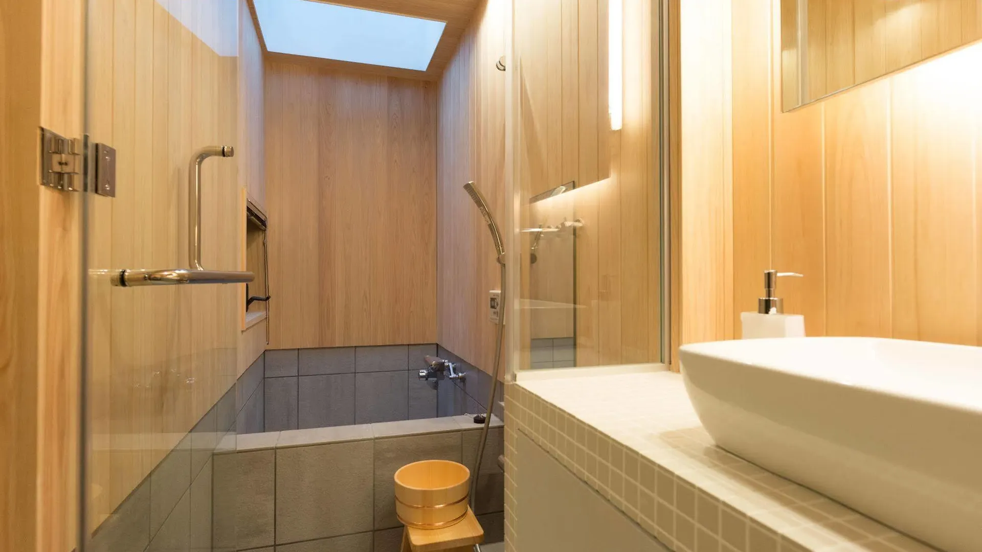 'Kakishibu-An' Machiya Holiday House Kyoto